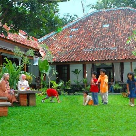 Rumah Ebo Бандунг Екстер'єр фото
